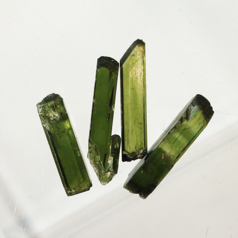 DIOPSIDE Lot de 4 cristaux naturels 5,50 ct.