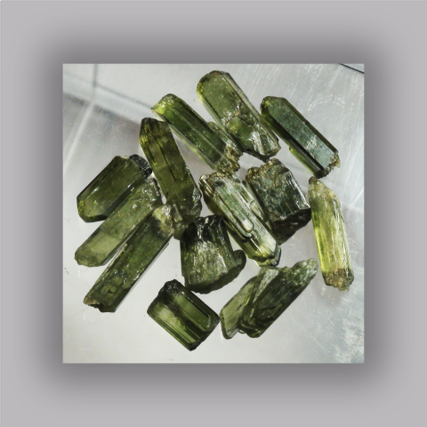 DIOPSIDE Lot de 14 cristaux naturels 20,5 ct.