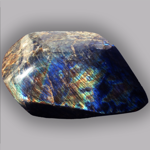 LABRADORITE forme libre 3300 g.