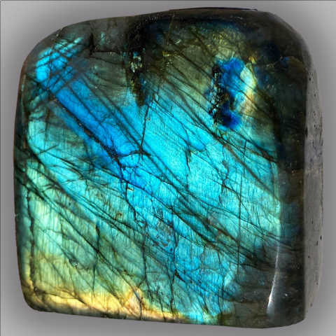 LABRADORITE forme libre 365 g.