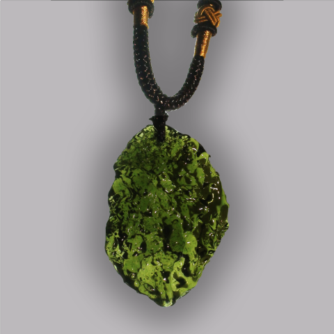 MOLDAVITE pendentif sur cordon