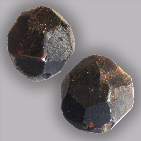GRENAT Almandin 13/19 g.