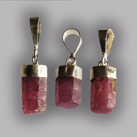 RUBIS Pendentifs cristal naturel