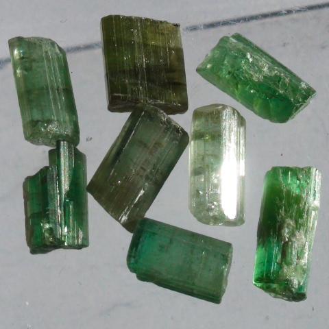 TOURMALINE VERTE Cristal naturel 4,0/6,0 ct
